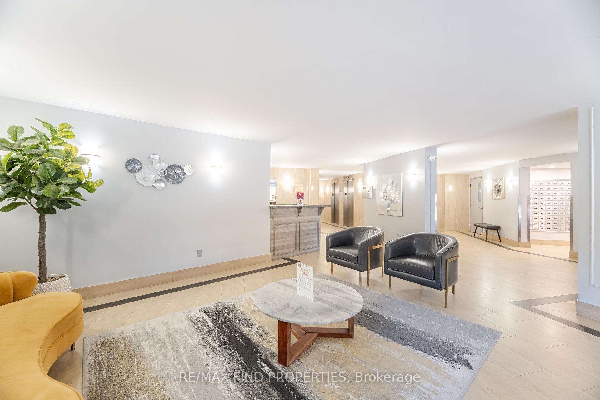 Photo 4 of Unit 301, 5 Shady Golfway, Toronto, Flemingdon Park — HOMEH