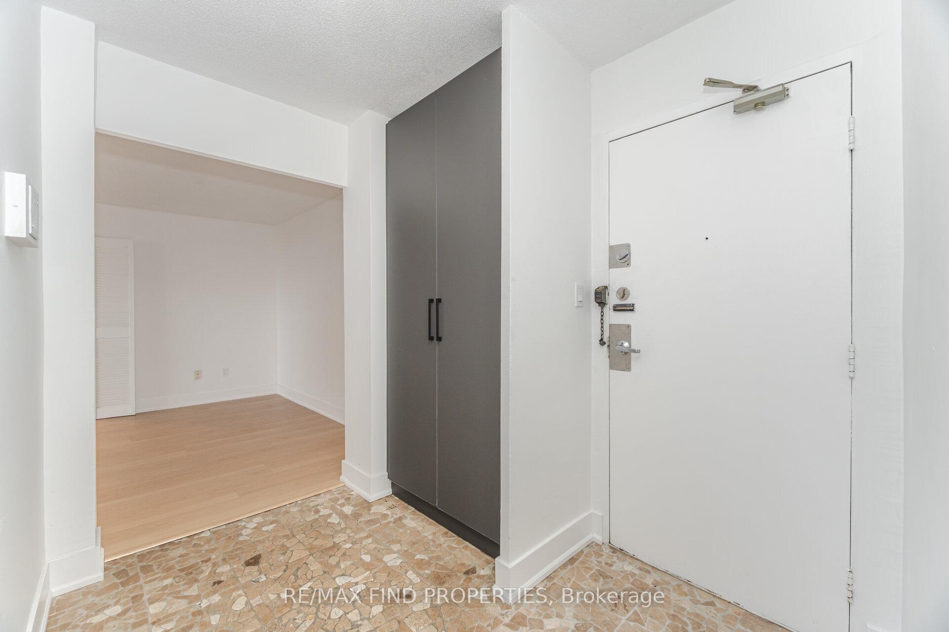 Photo 6 of Unit 301, 5 Shady Golfway, Toronto, Flemingdon Park — HOMEH