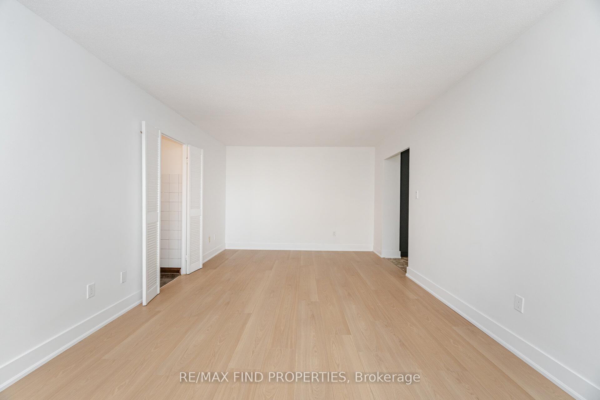 Photo 7 of Unit 301, 5 Shady Golfway, Toronto, Flemingdon Park — HOMEH