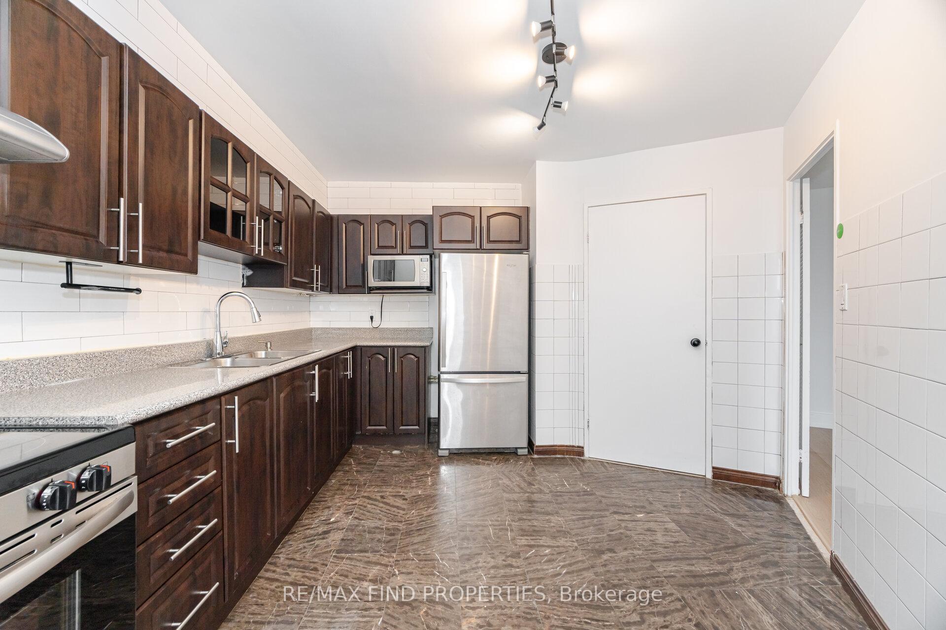 Photo 10 of Unit 301, 5 Shady Golfway, Toronto, Flemingdon Park — HOMEH