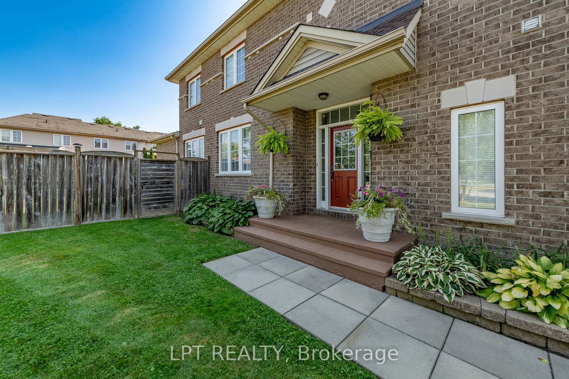 Photo 4 of 800 Schooner Crescent, Ottawa, Riverside South/Gloucester Glen — HOMEH