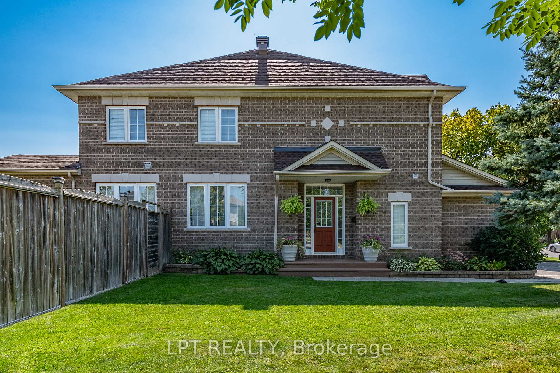 Photo 3 of 800 Schooner Crescent, Ottawa, Riverside South/Gloucester Glen — HOMEH