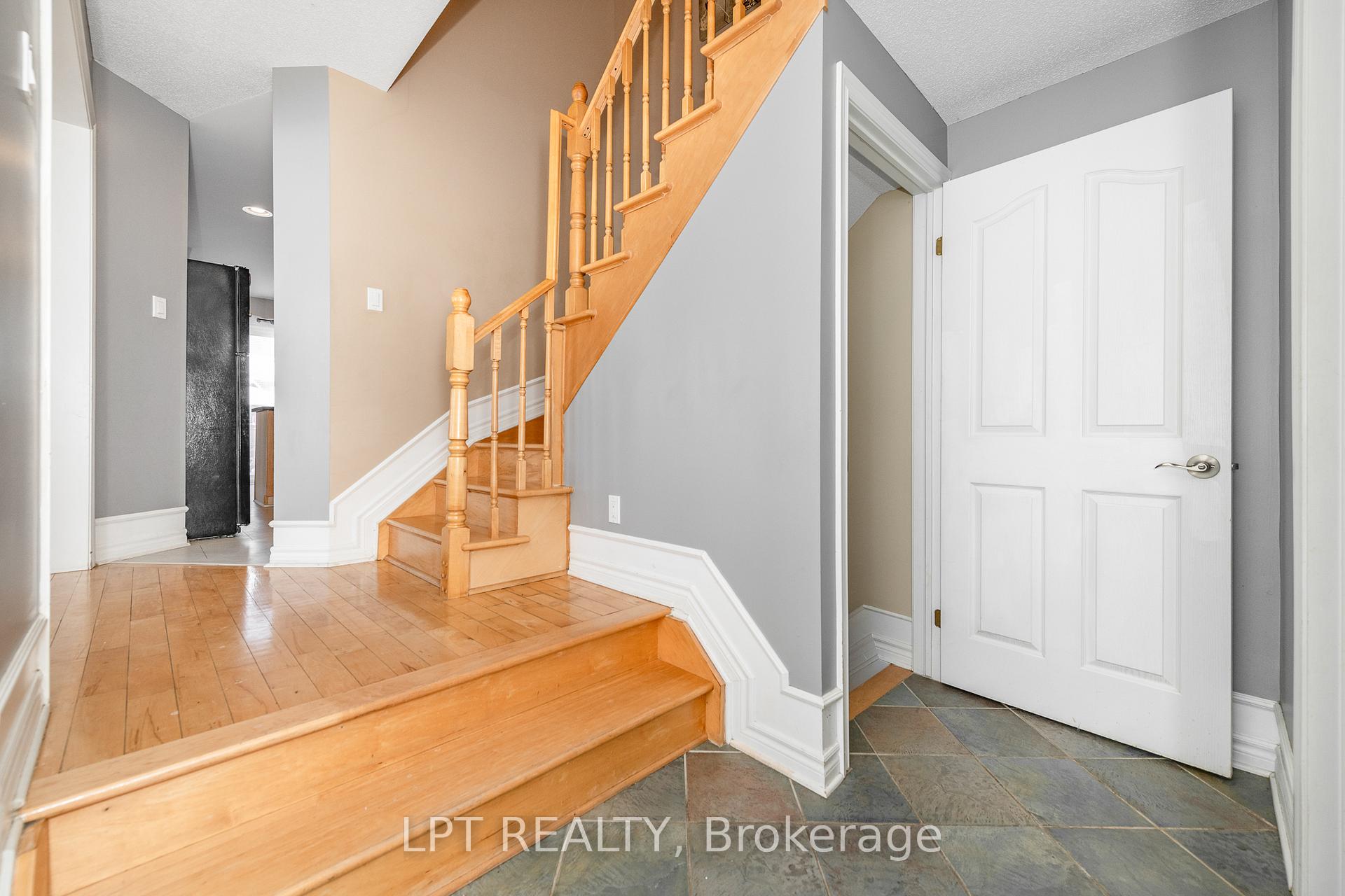 Photo 5 of 800 Schooner Crescent, Ottawa, Riverside South/Gloucester Glen — HOMEH