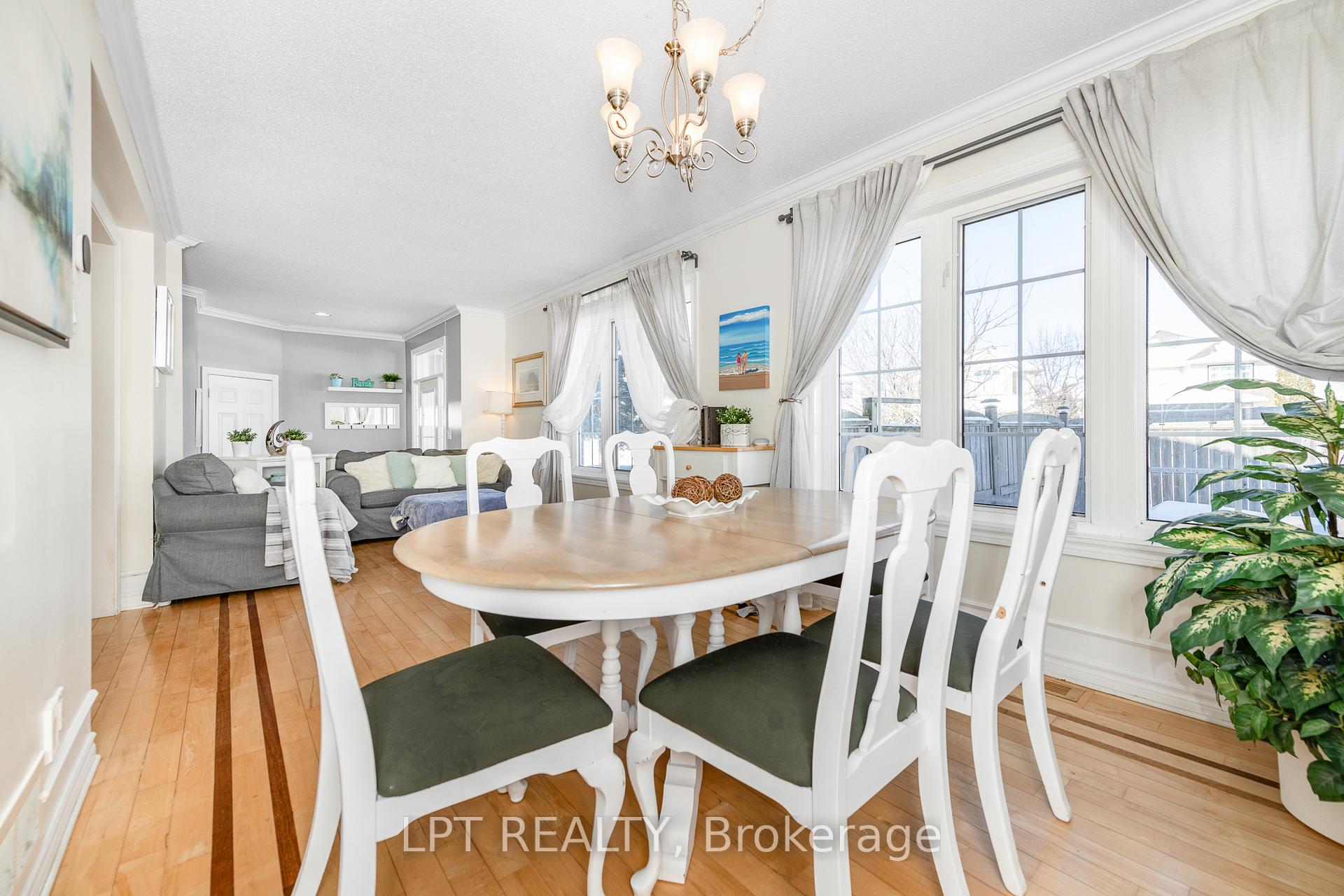 Photo 9 of 800 Schooner Crescent, Ottawa, Riverside South/Gloucester Glen — HOMEH