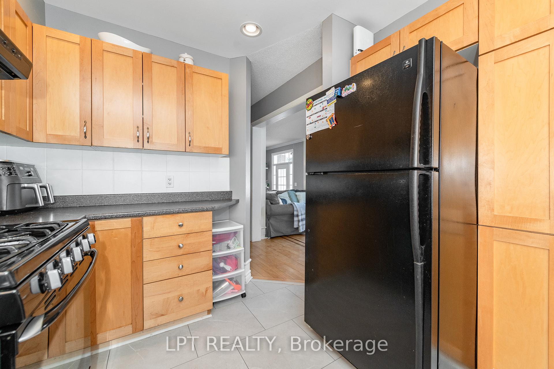 Photo 17 of 800 Schooner Crescent, Ottawa, Riverside South/Gloucester Glen — HOMEH