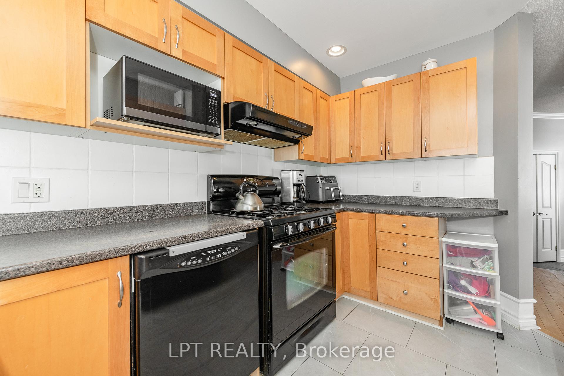 Photo 14 of 800 Schooner Crescent, Ottawa, Riverside South/Gloucester Glen — HOMEH