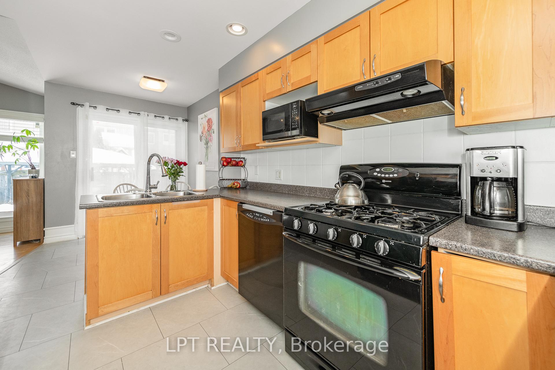 Photo 15 of 800 Schooner Crescent, Ottawa, Riverside South/Gloucester Glen — HOMEH