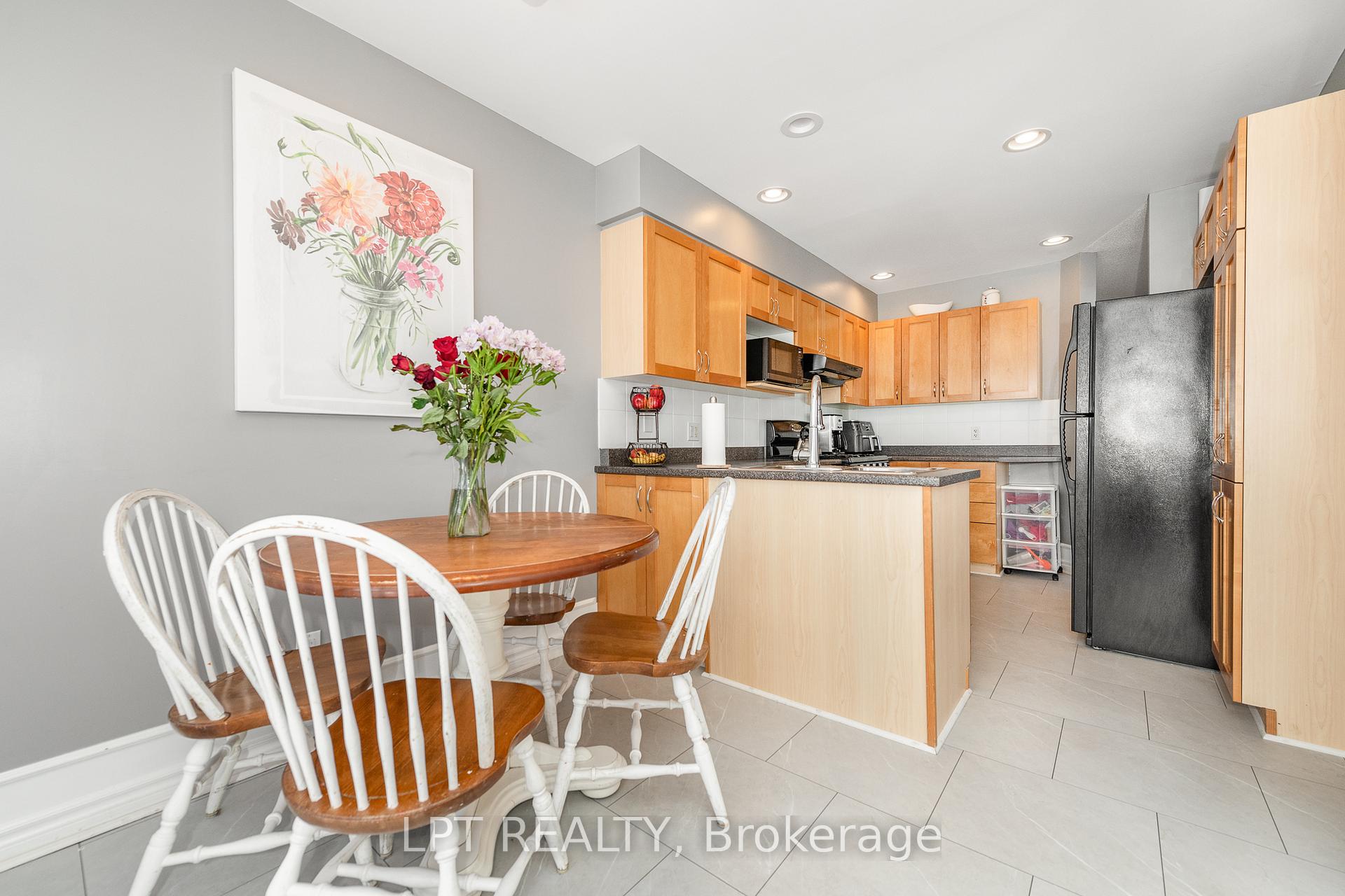 Photo 11 of 800 Schooner Crescent, Ottawa, Riverside South/Gloucester Glen — HOMEH