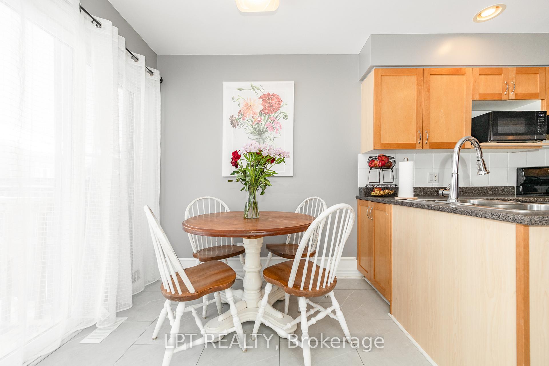 Photo 18 of 800 Schooner Crescent, Ottawa, Riverside South/Gloucester Glen — HOMEH