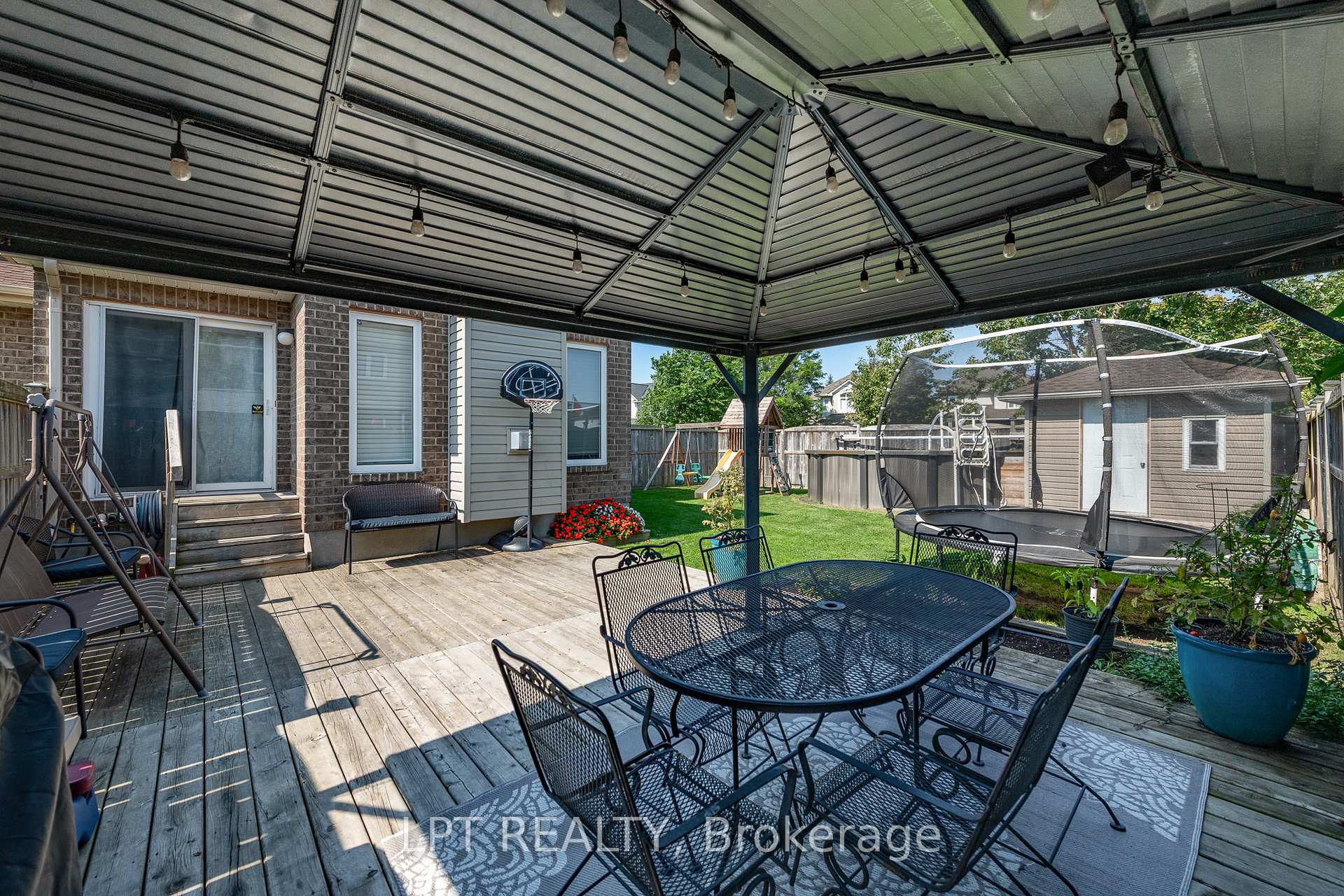 Photo 40 of 800 Schooner Crescent, Ottawa, Riverside South/Gloucester Glen — HOMEH