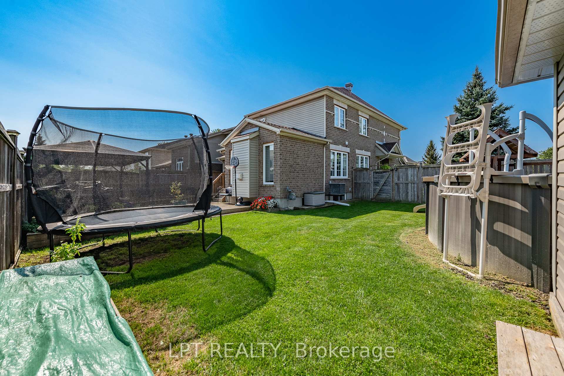 Photo 41 of 800 Schooner Crescent, Ottawa, Riverside South/Gloucester Glen — HOMEH