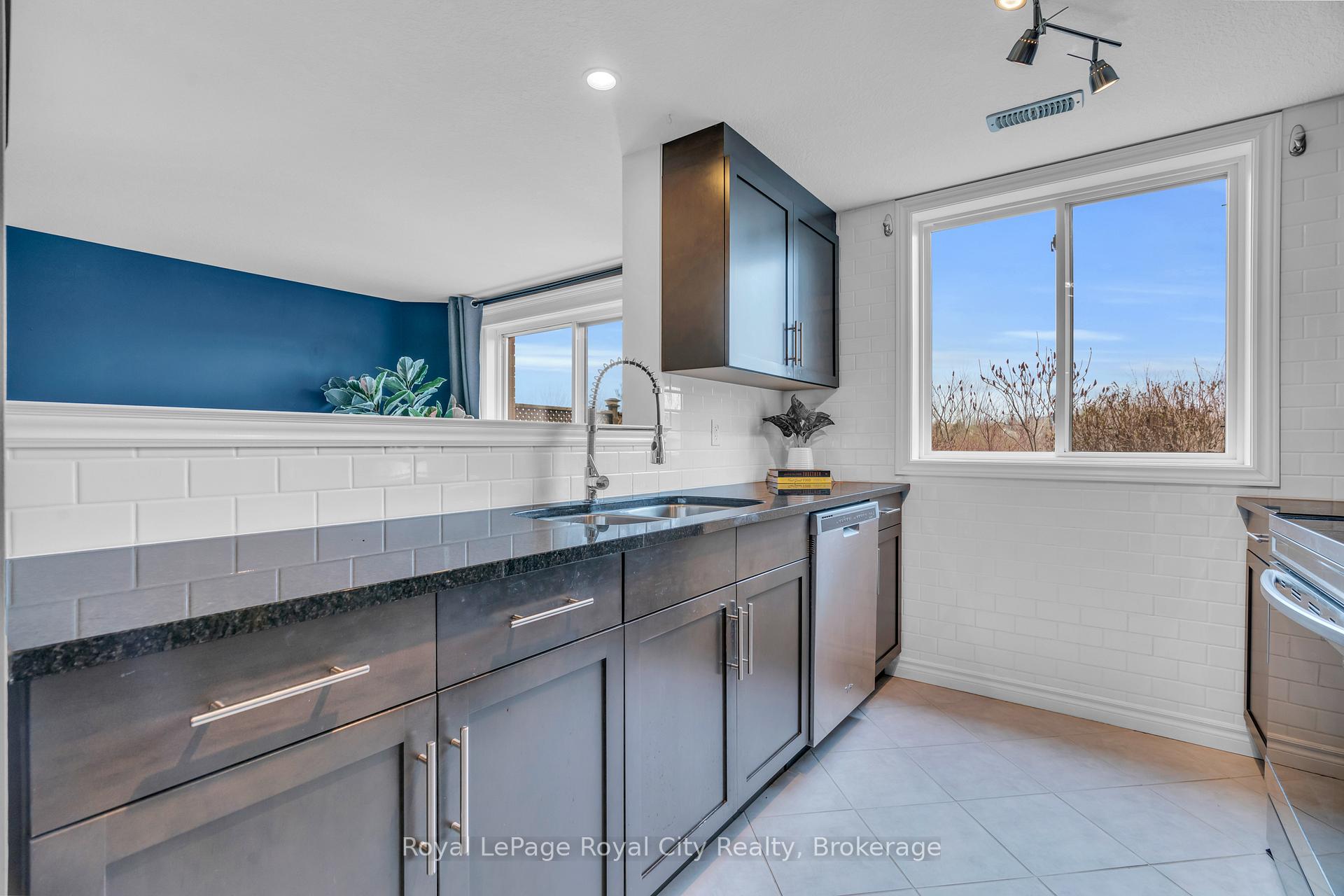 Photo 19 of Unit 20A, 146 Downey Road, Guelph, Kortright Hills — HOMEH