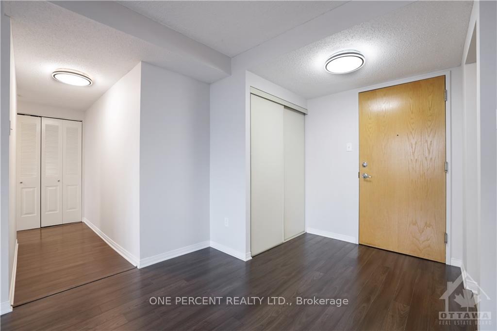 Photo 5 of Unit 1612, 2759 Carousel Crescent, Ottawa, Emerald Woods/Sawmill Creek — HOMEH