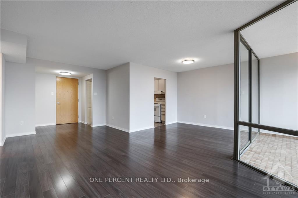Photo 6 of Unit 1612, 2759 Carousel Crescent, Ottawa, Emerald Woods/Sawmill Creek — HOMEH