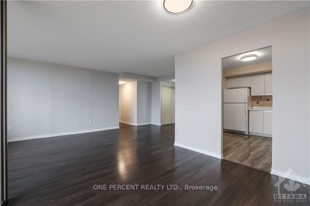 Photo 10 of Unit 1612, 2759 Carousel Crescent, Ottawa, Emerald Woods/Sawmill Creek — HOMEH