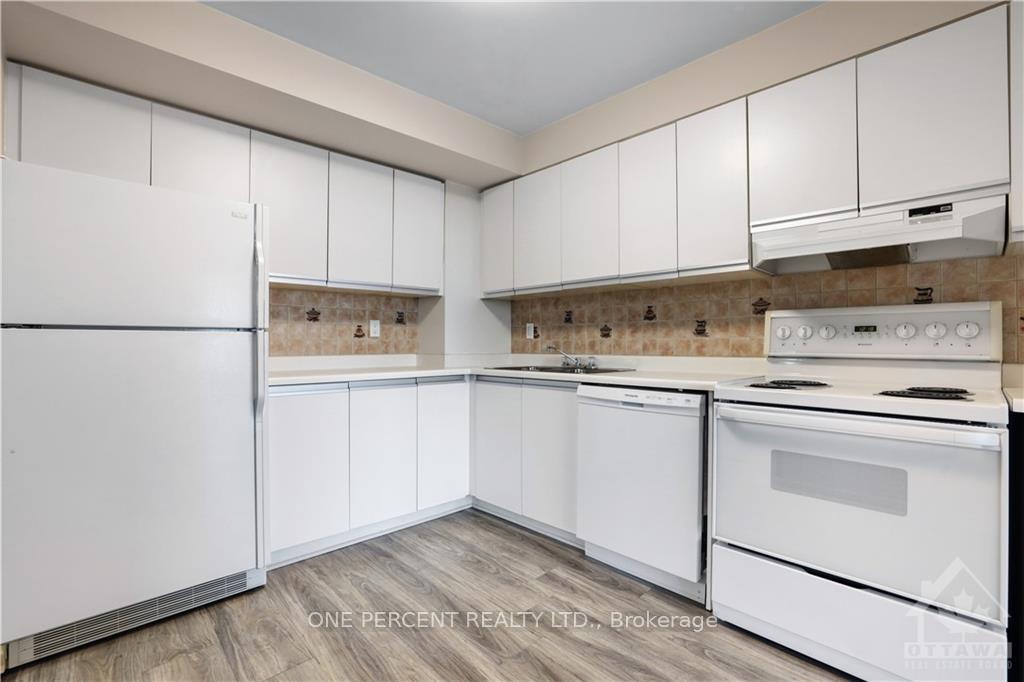 Photo 11 of Unit 1612, 2759 Carousel Crescent, Ottawa, Emerald Woods/Sawmill Creek — HOMEH