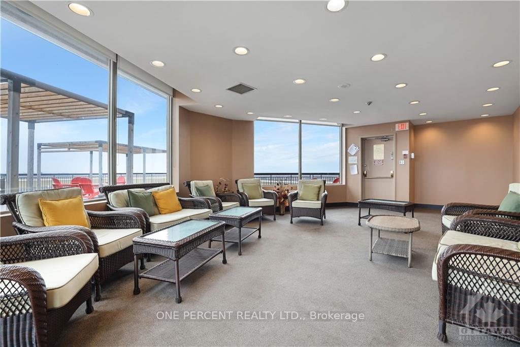 Photo 17 of Unit 1612, 2759 Carousel Crescent, Ottawa, Emerald Woods/Sawmill Creek — HOMEH