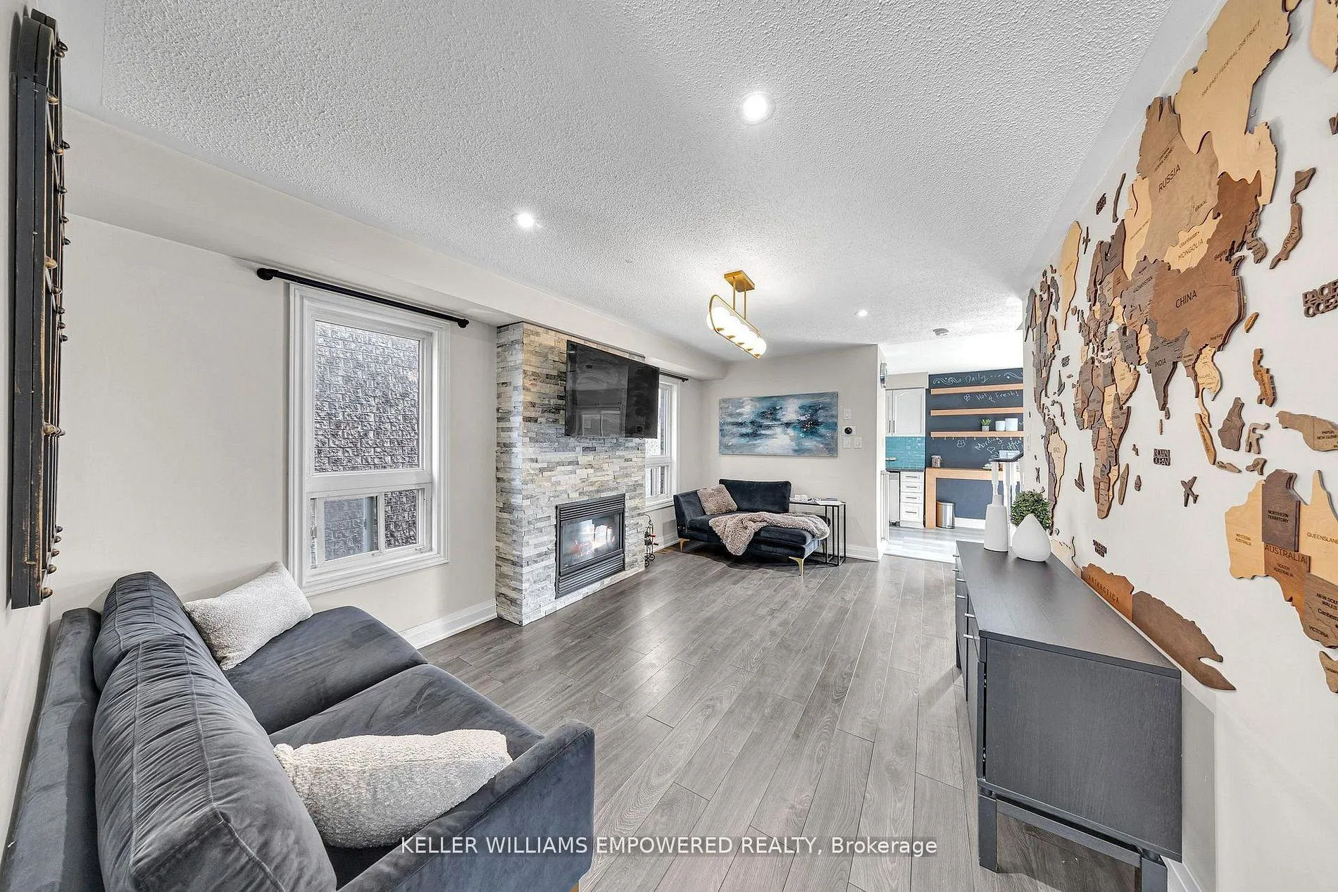 Photo 3 of 93 Beaverbrook Crescent, Vaughan, Rural Vaughan — HOMEH