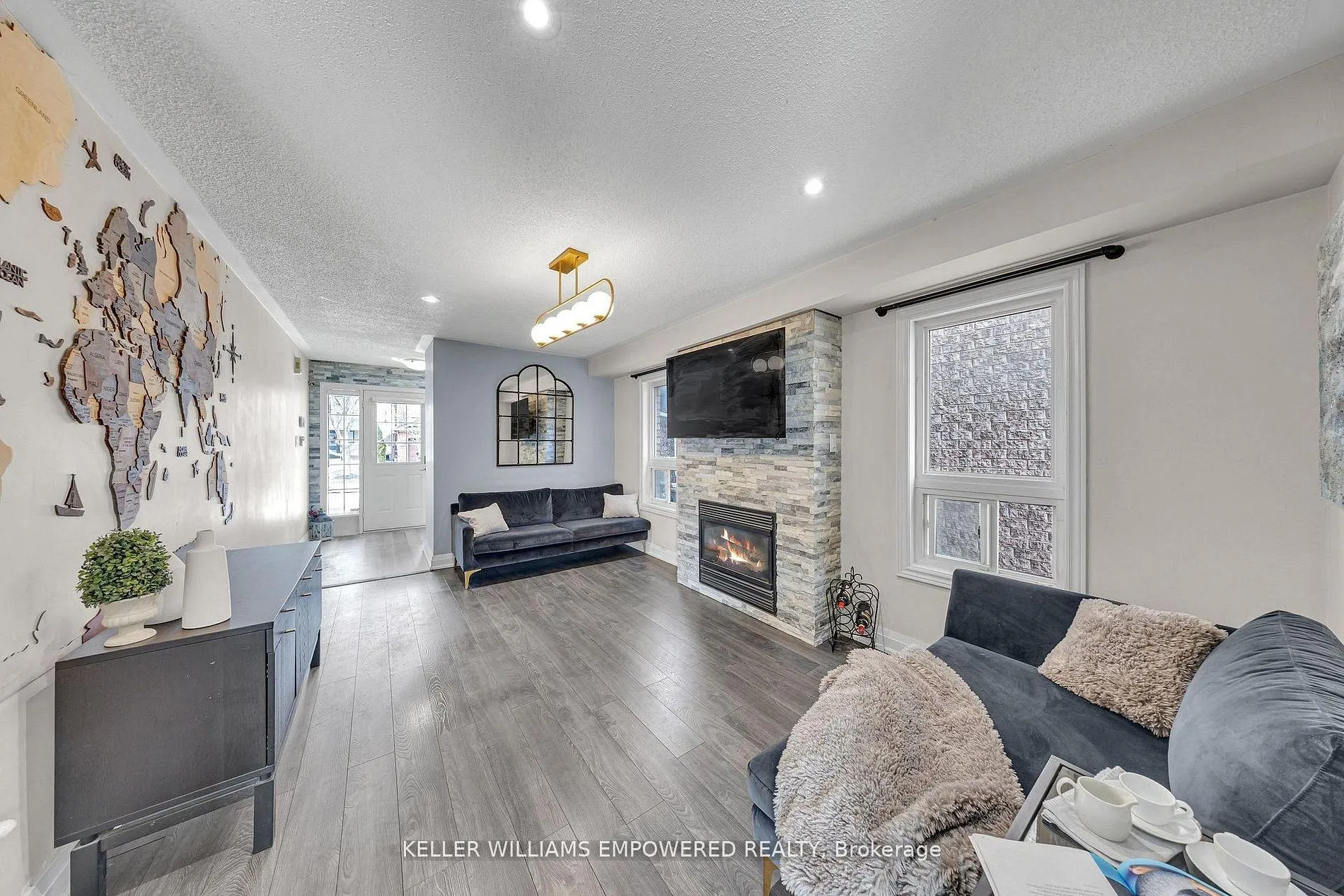 Photo 4 of 93 Beaverbrook Crescent, Vaughan, Rural Vaughan — HOMEH