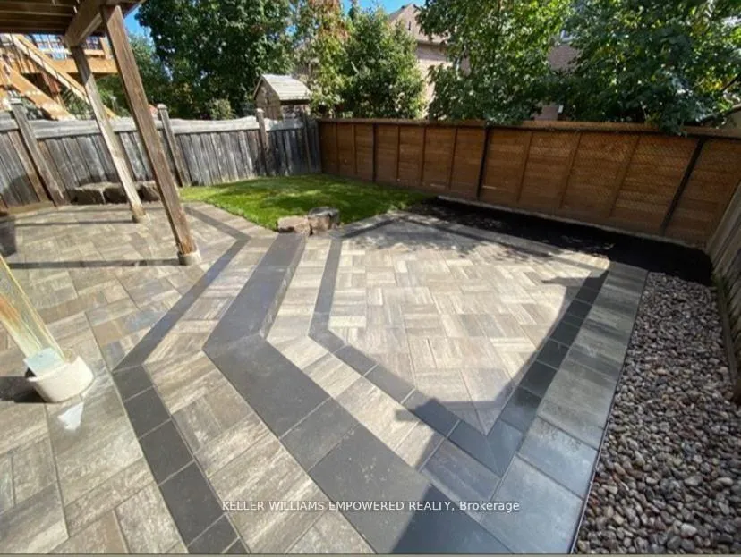 Photo 37 of 93 Beaverbrook Crescent, Vaughan, Rural Vaughan — HOMEH