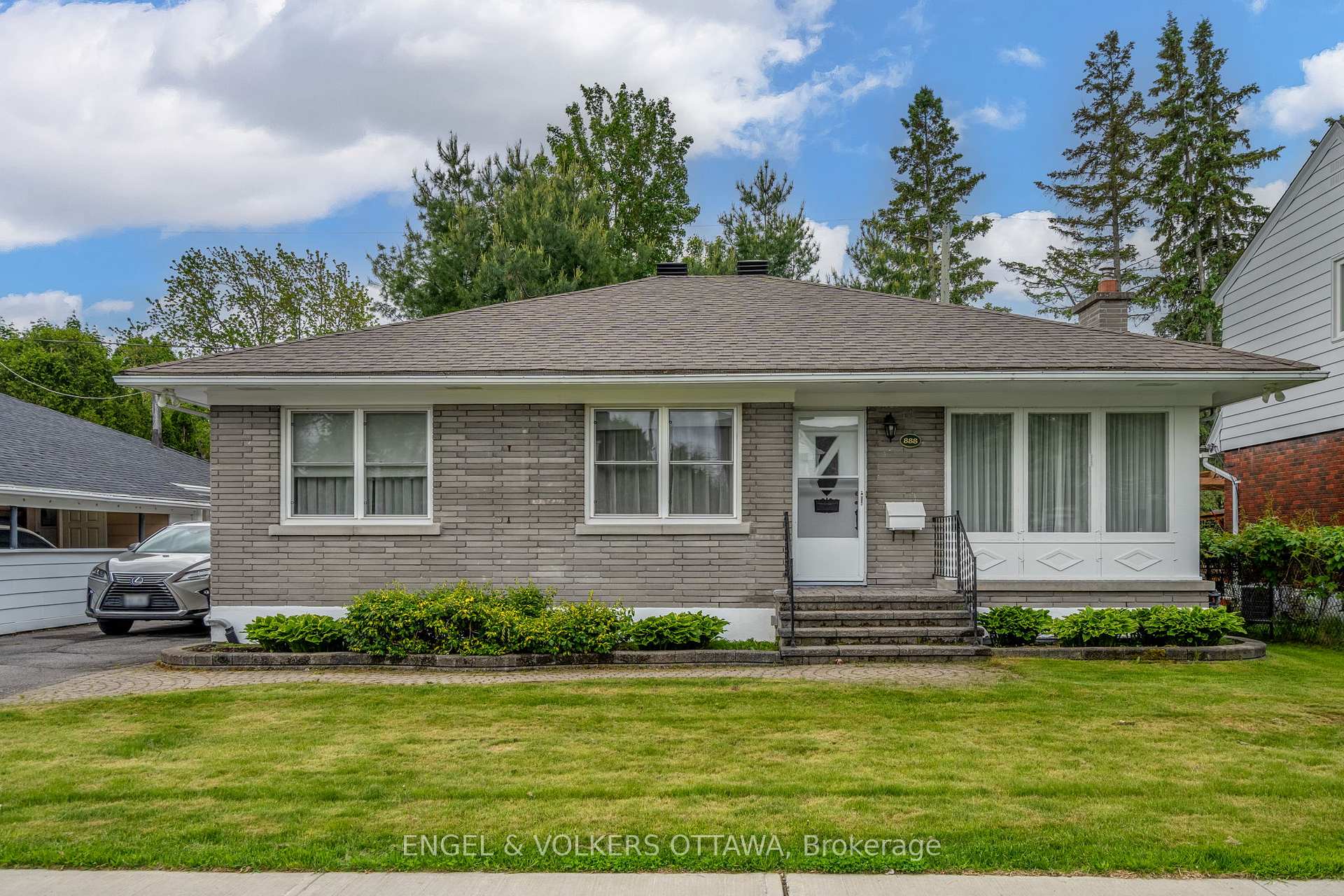 Photo 1 of 888 Chapman Boulevard, Ottawa, Elmvale Acres — HOMEH