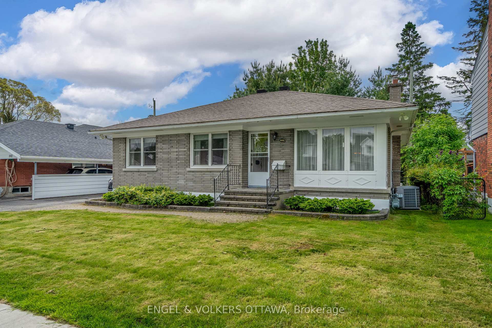 Photo 2 of 888 Chapman Boulevard, Ottawa, Elmvale Acres — HOMEH