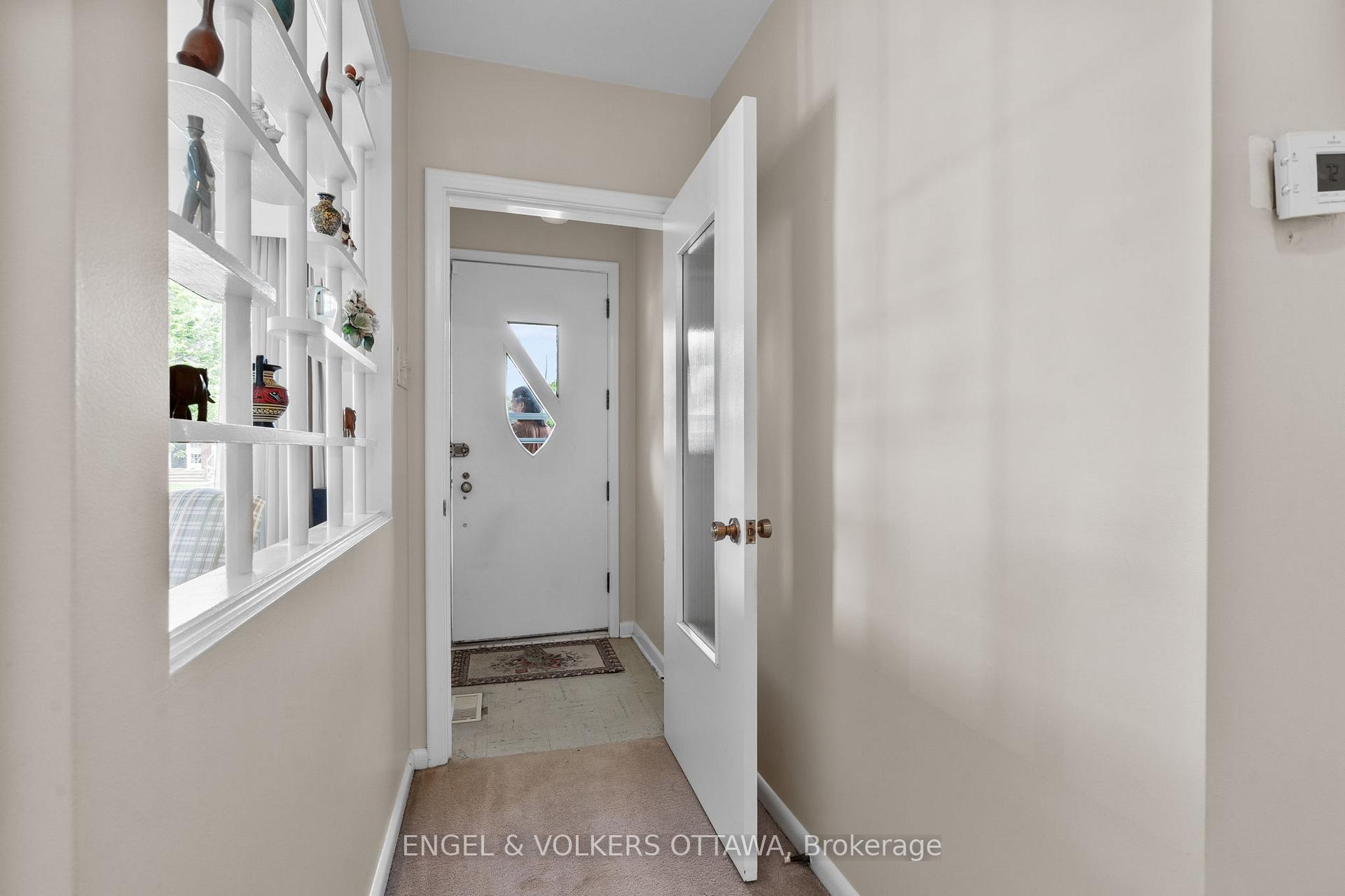 Photo 3 of 888 Chapman Boulevard, Ottawa, Elmvale Acres — HOMEH