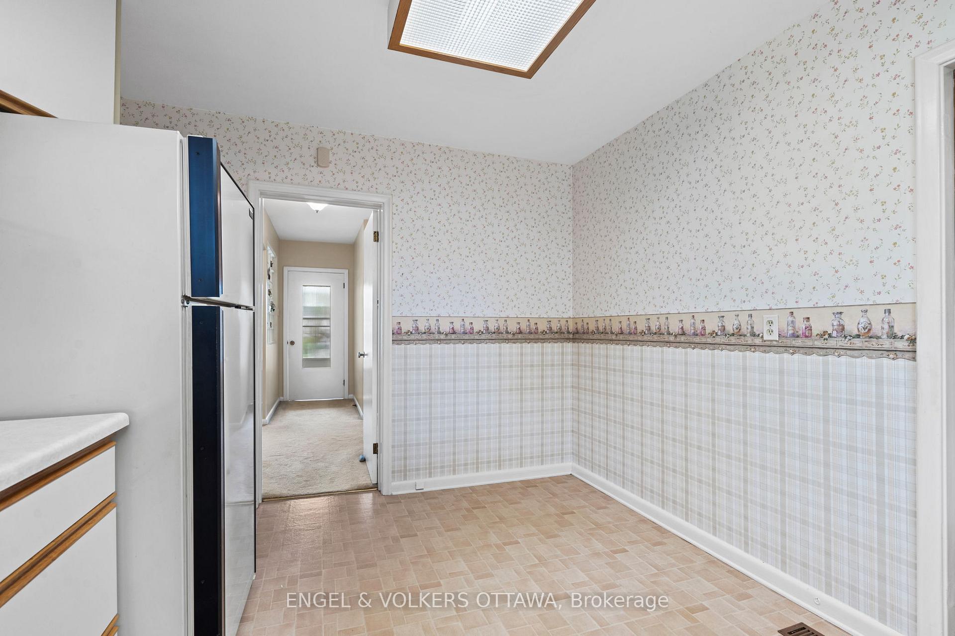 Photo 13 of 888 Chapman Boulevard, Ottawa, Elmvale Acres — HOMEH