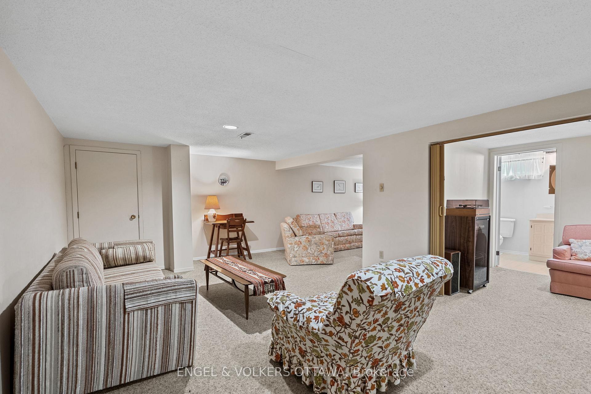 Photo 26 of 888 Chapman Boulevard, Ottawa, Elmvale Acres — HOMEH