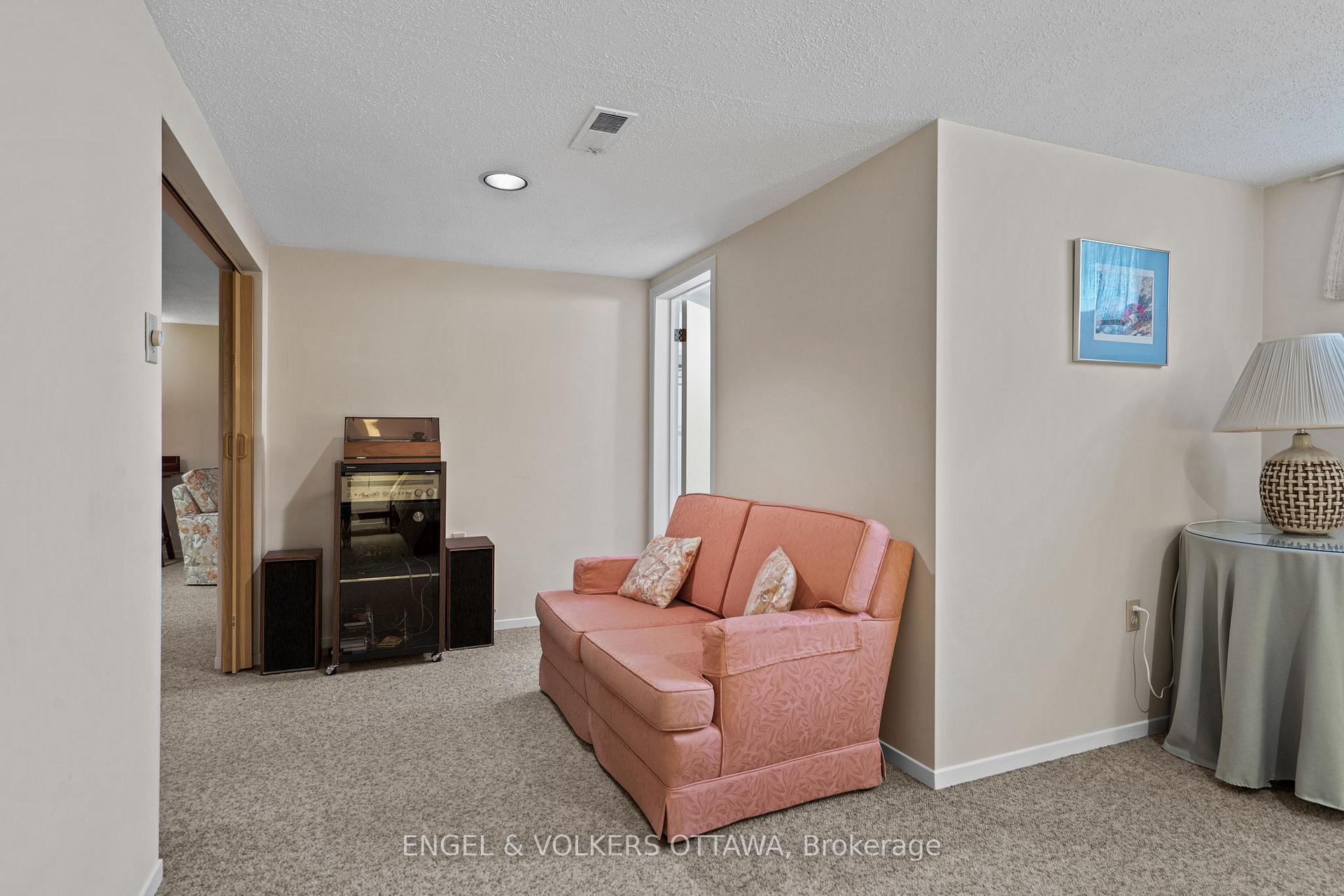 Photo 31 of 888 Chapman Boulevard, Ottawa, Elmvale Acres — HOMEH