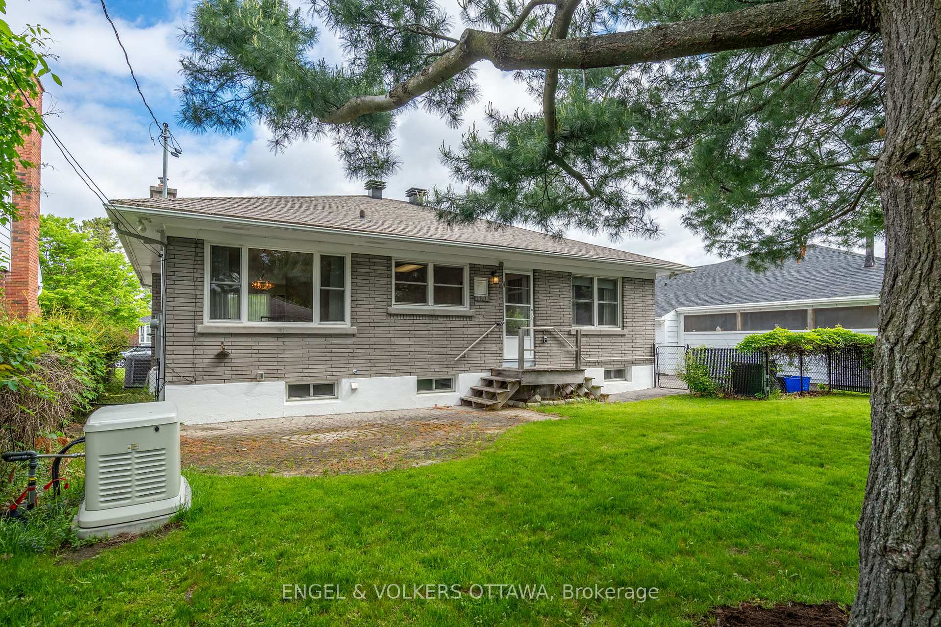 Photo 36 of 888 Chapman Boulevard, Ottawa, Elmvale Acres — HOMEH