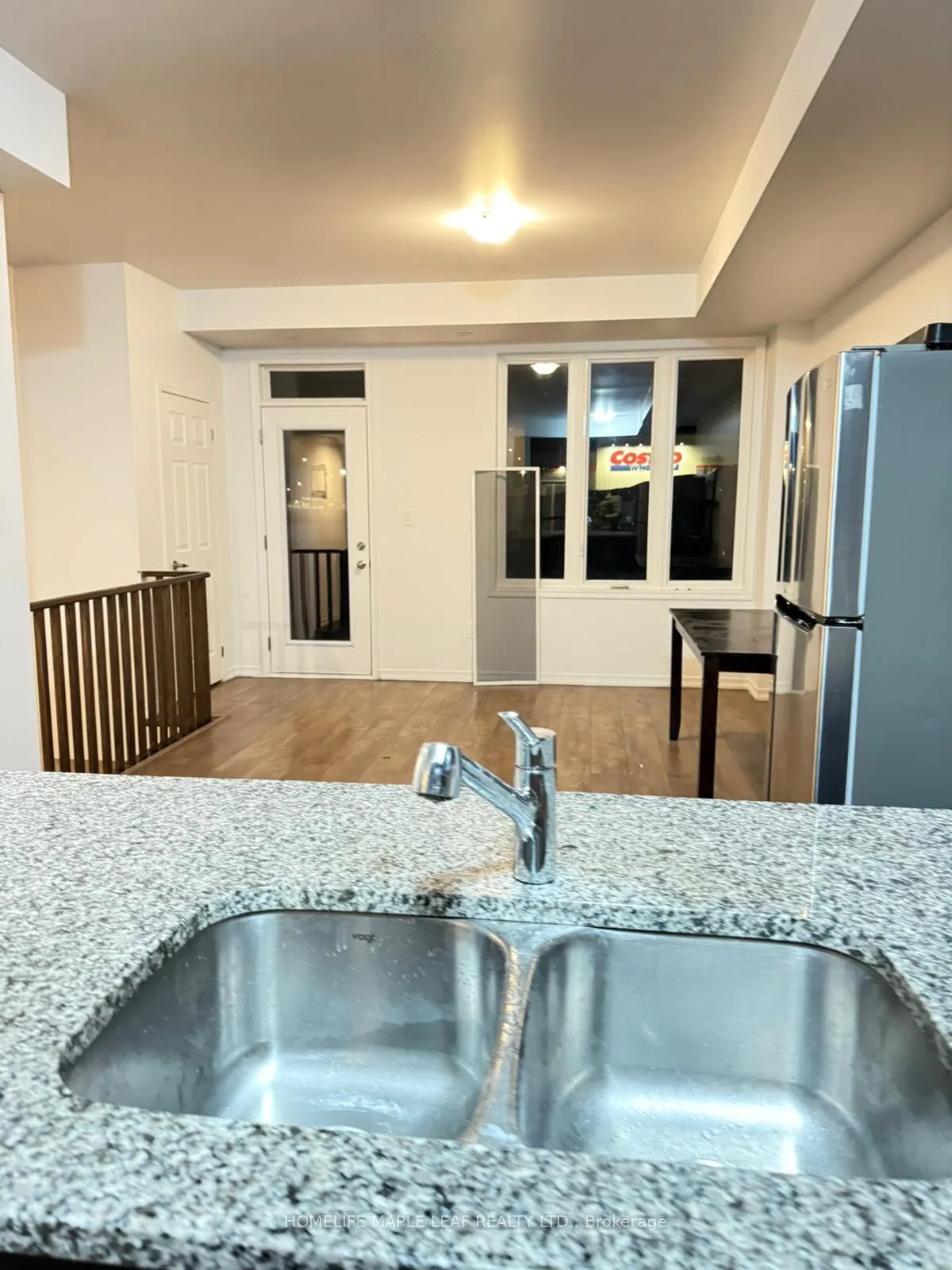 Photo 3 of Unit 18, 261 Danzatore Path, Oshawa, Windfields — HOMEH