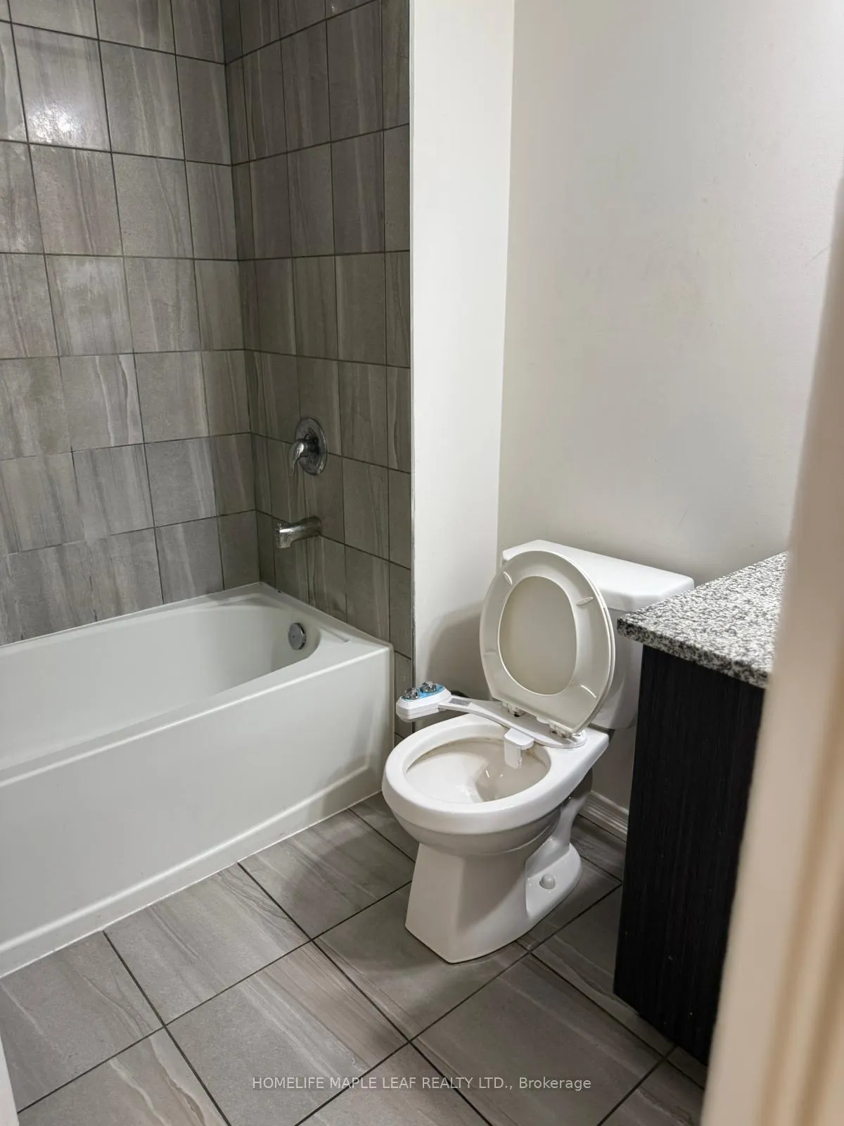 Photo 13 of Unit 18, 261 Danzatore Path, Oshawa, Windfields — HOMEH