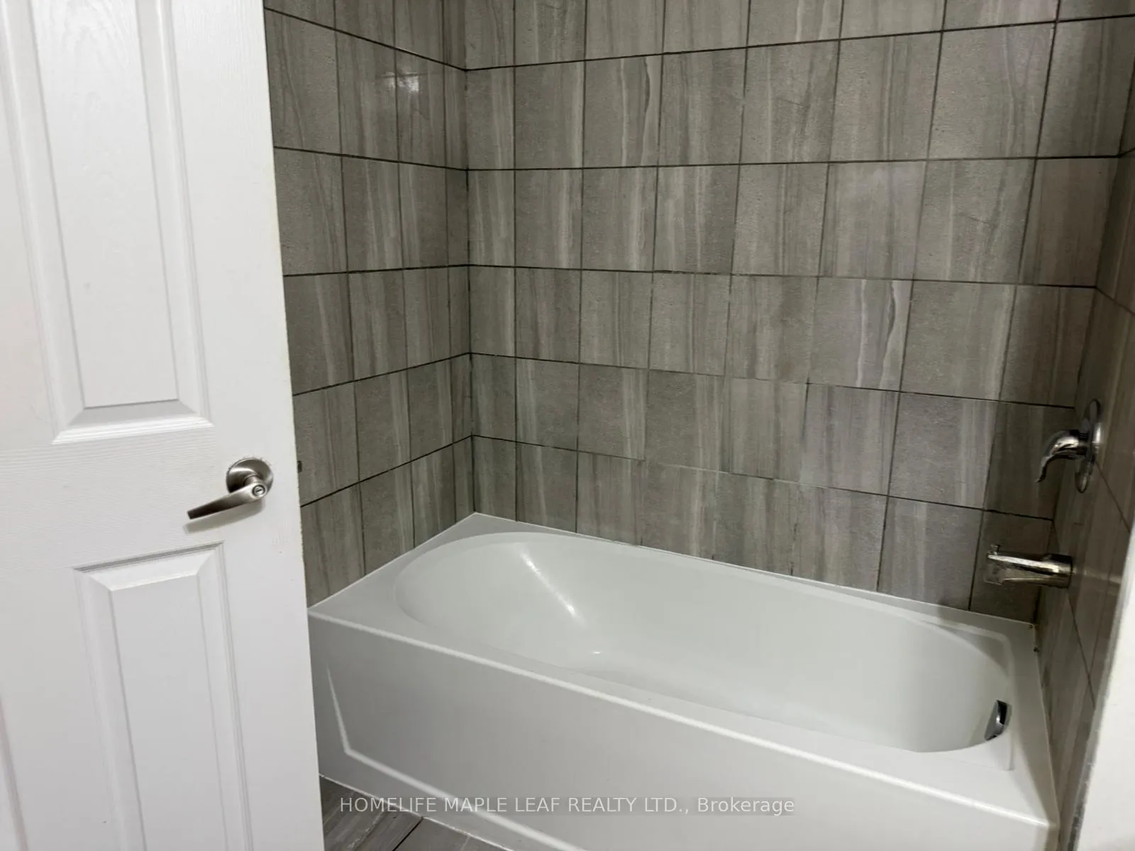 Photo 15 of Unit 18, 261 Danzatore Path, Oshawa, Windfields — HOMEH