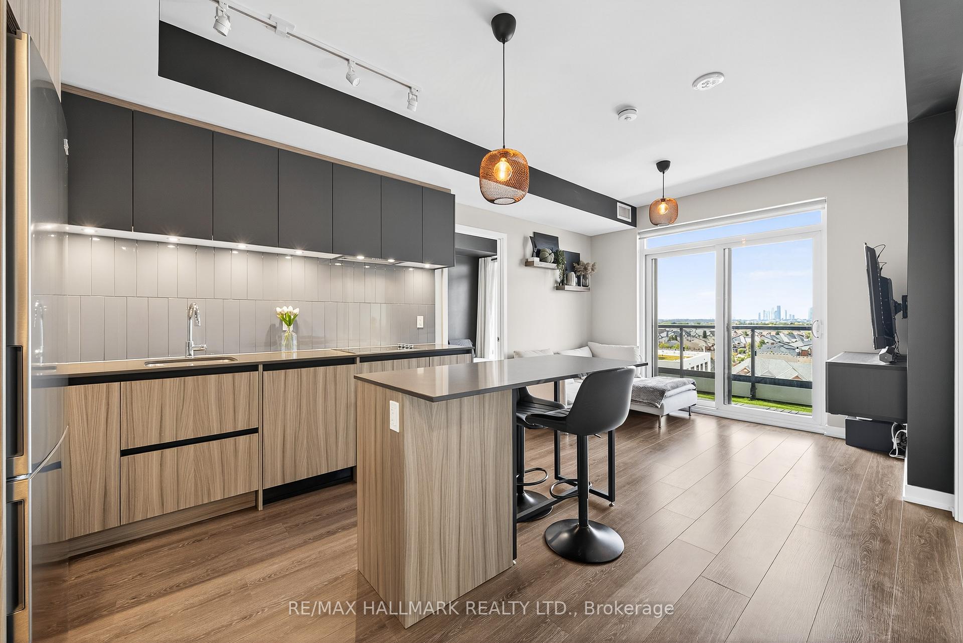 Photo 4 of Unit 901, 7950 Bathurst Street, Vaughan, Beverley Glen — HOMEH