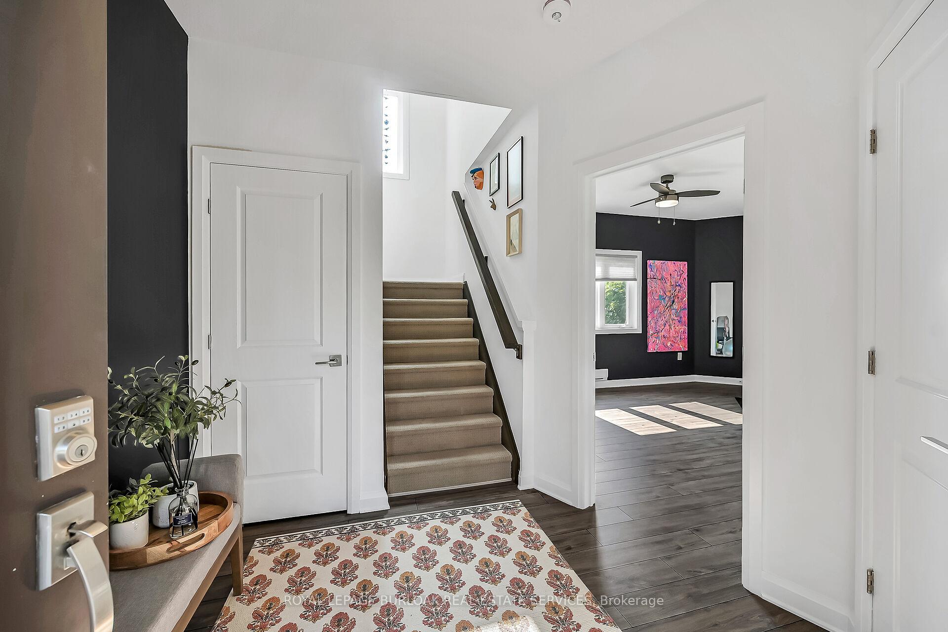 Photo 5 of Unit 12, 23 Echovalley Drive, Hamilton, Stoney Creek Mountain — HOMEH