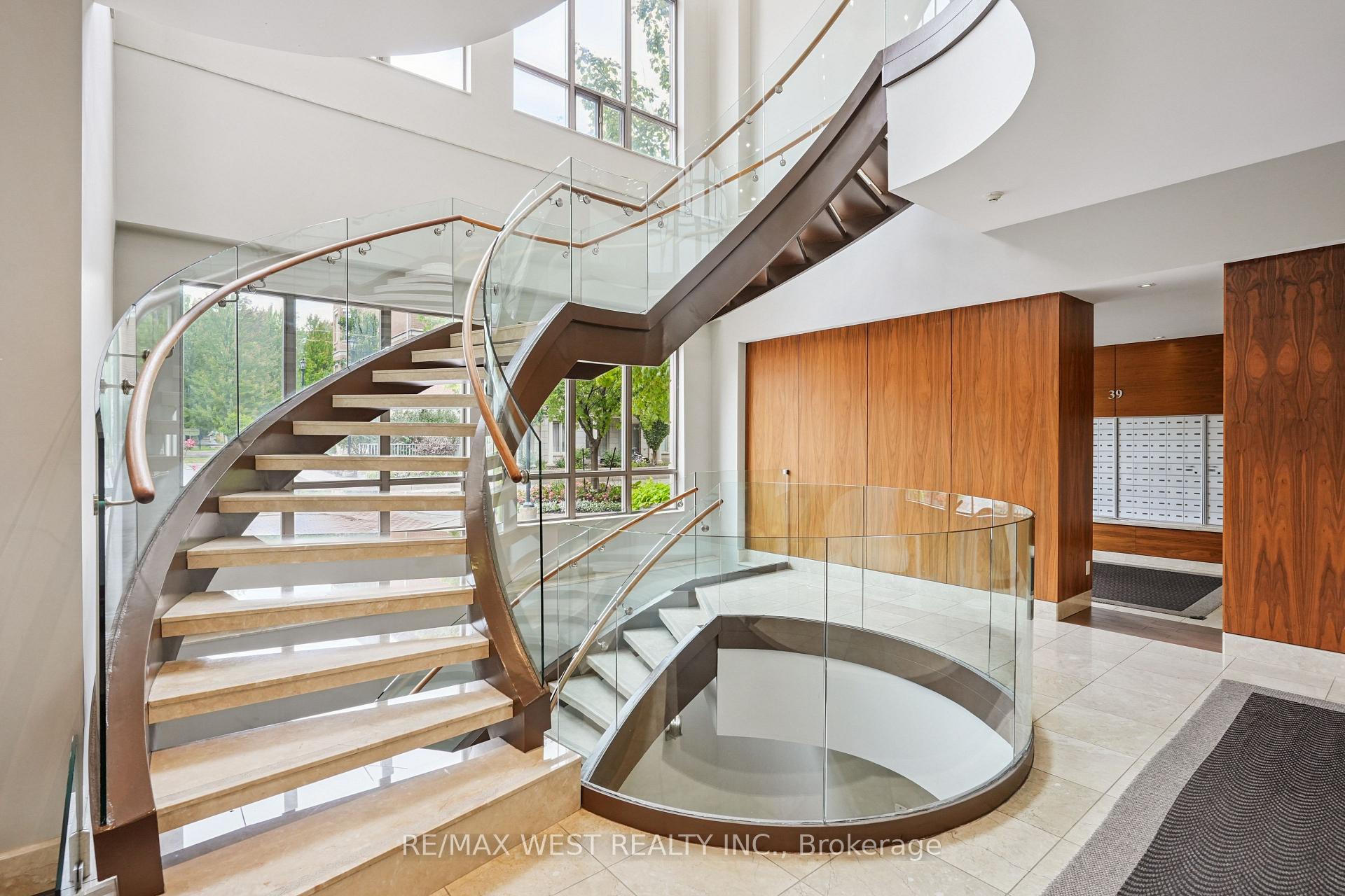 Photo 2 of Unit 506, 37 Galleria Parkway, Markham, Commerce Valley — HOMEH