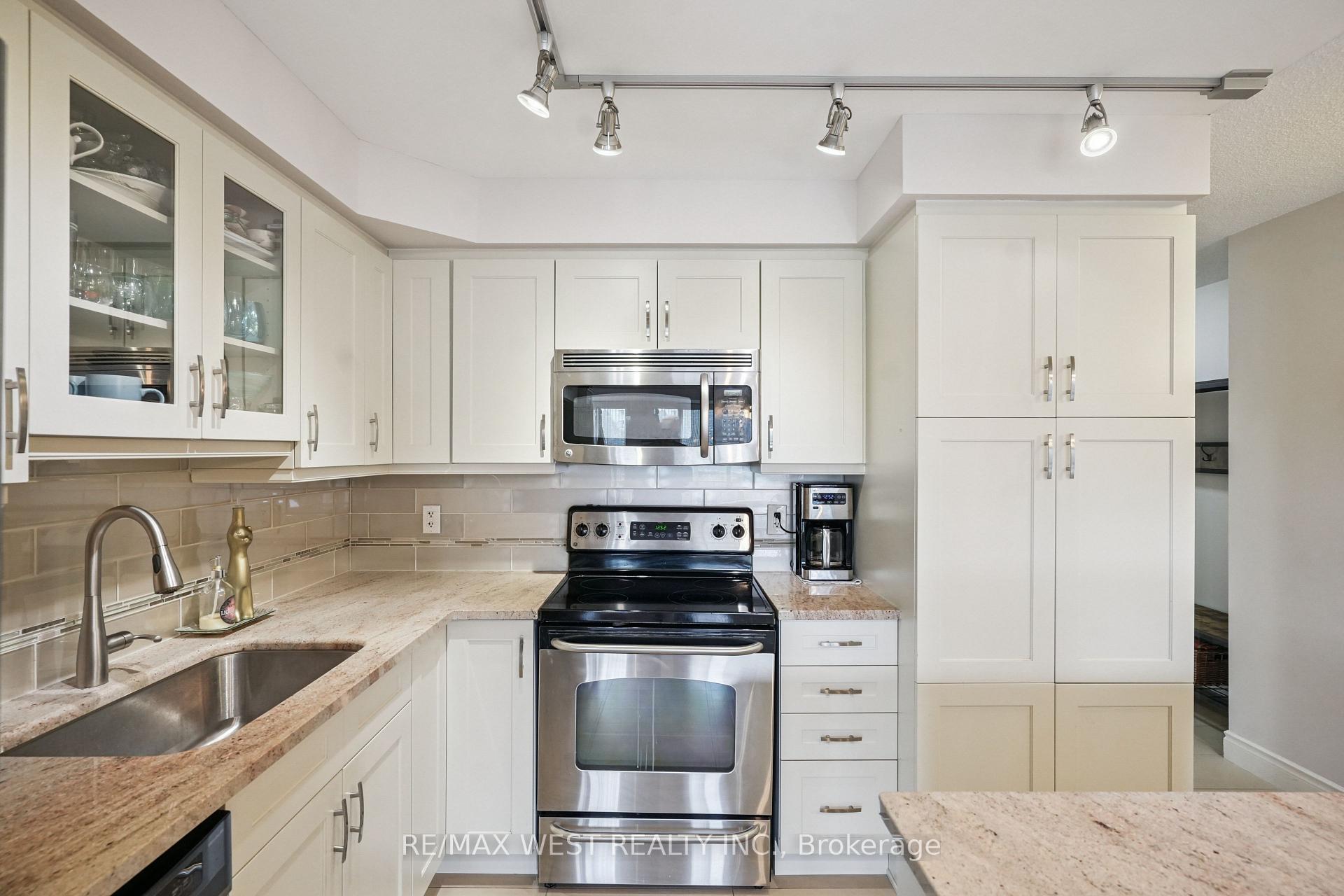 Photo 4 of Unit 506, 37 Galleria Parkway, Markham, Commerce Valley — HOMEH