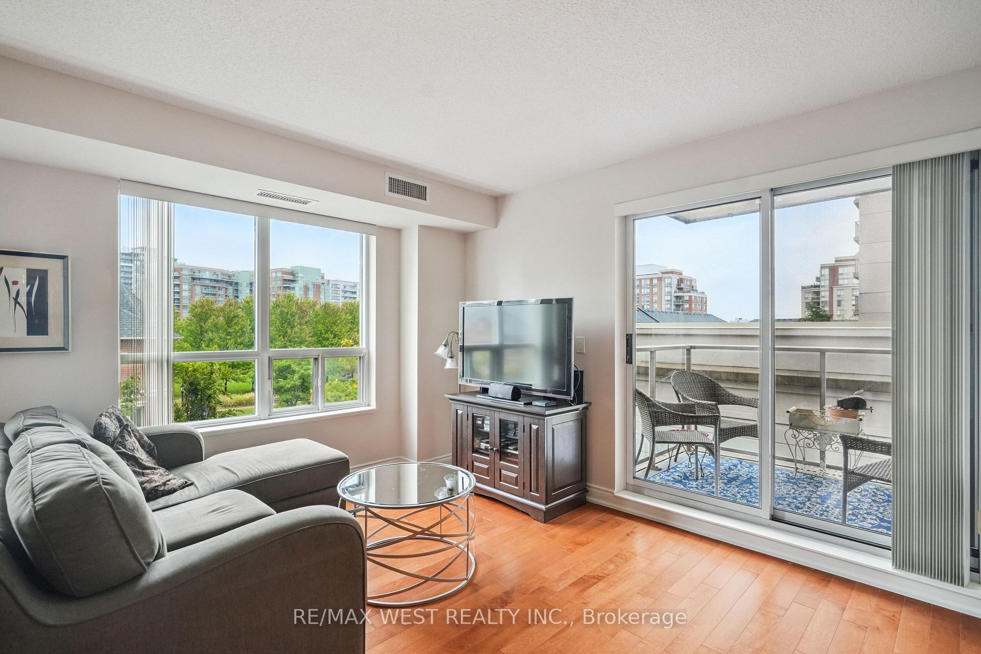 Photo 6 of Unit 506, 37 Galleria Parkway, Markham, Commerce Valley — HOMEH
