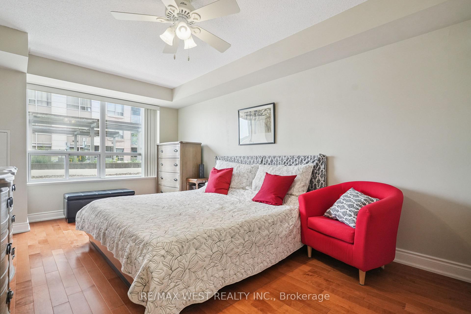 Photo 8 of Unit 506, 37 Galleria Parkway, Markham, Commerce Valley — HOMEH