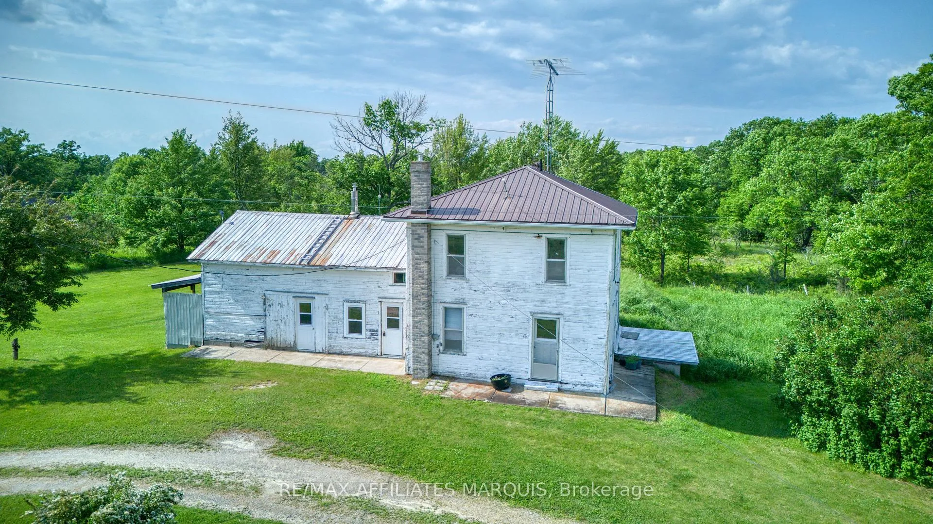 Front of 1390 Struthers Road