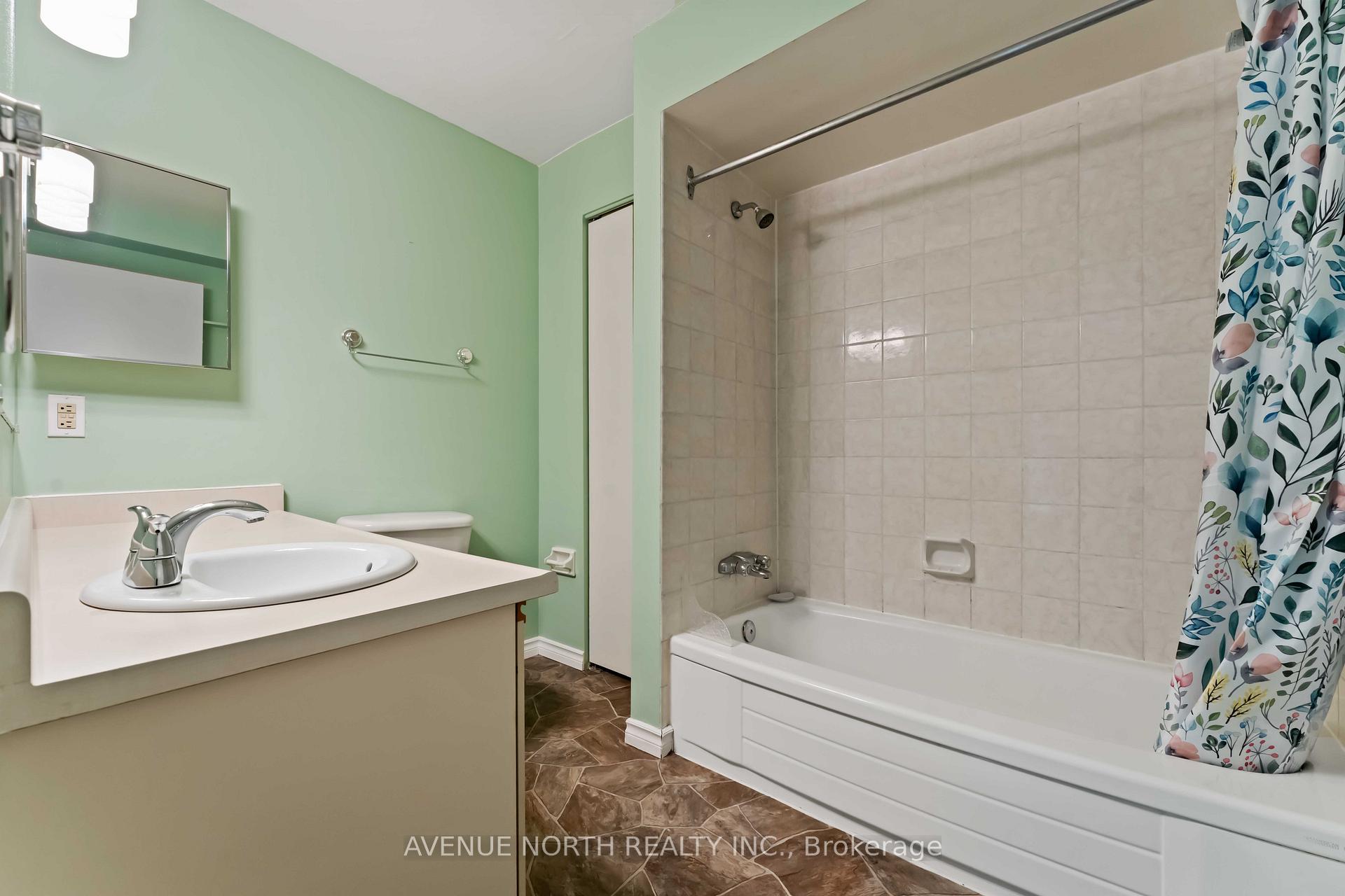 Photo 25 of Unit 200, 214 Viewmount Drive, Ottawa, Borden Farm/Stewart Farm/Carleton Heights/Parkwood Hills — HOMEH