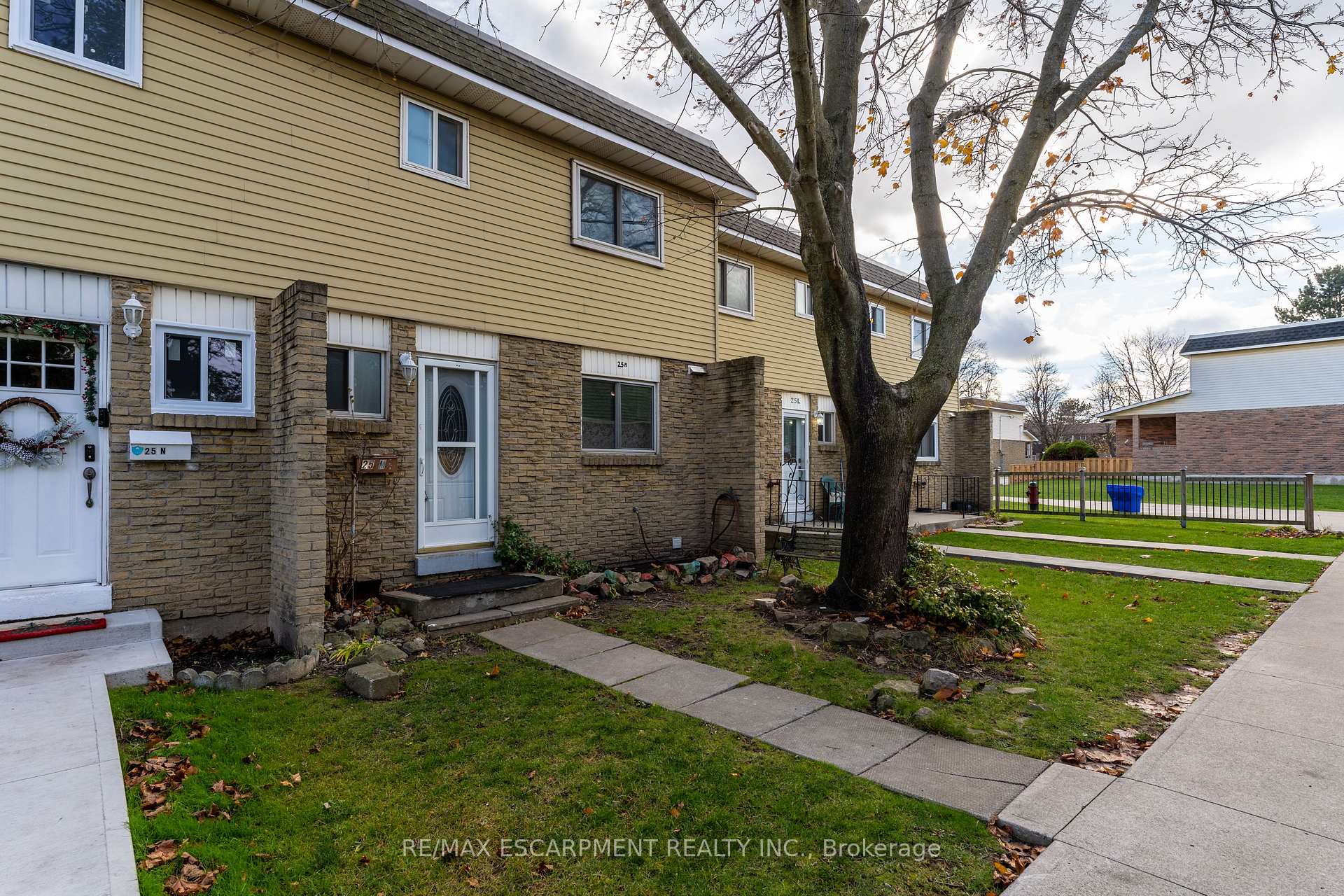 Photo 2 of Unit M, 25 Bryna Avenue, Hamilton, Greeningdon — HOMEH