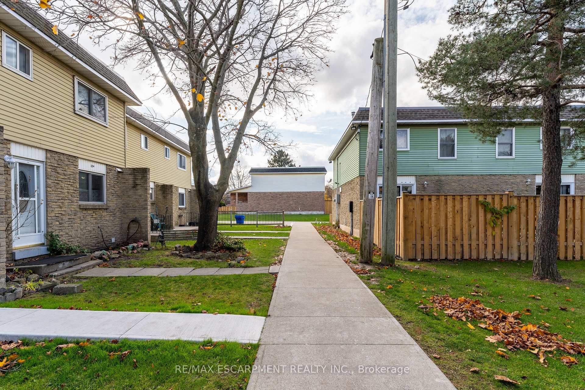 Photo 4 of Unit M, 25 Bryna Avenue, Hamilton, Greeningdon — HOMEH