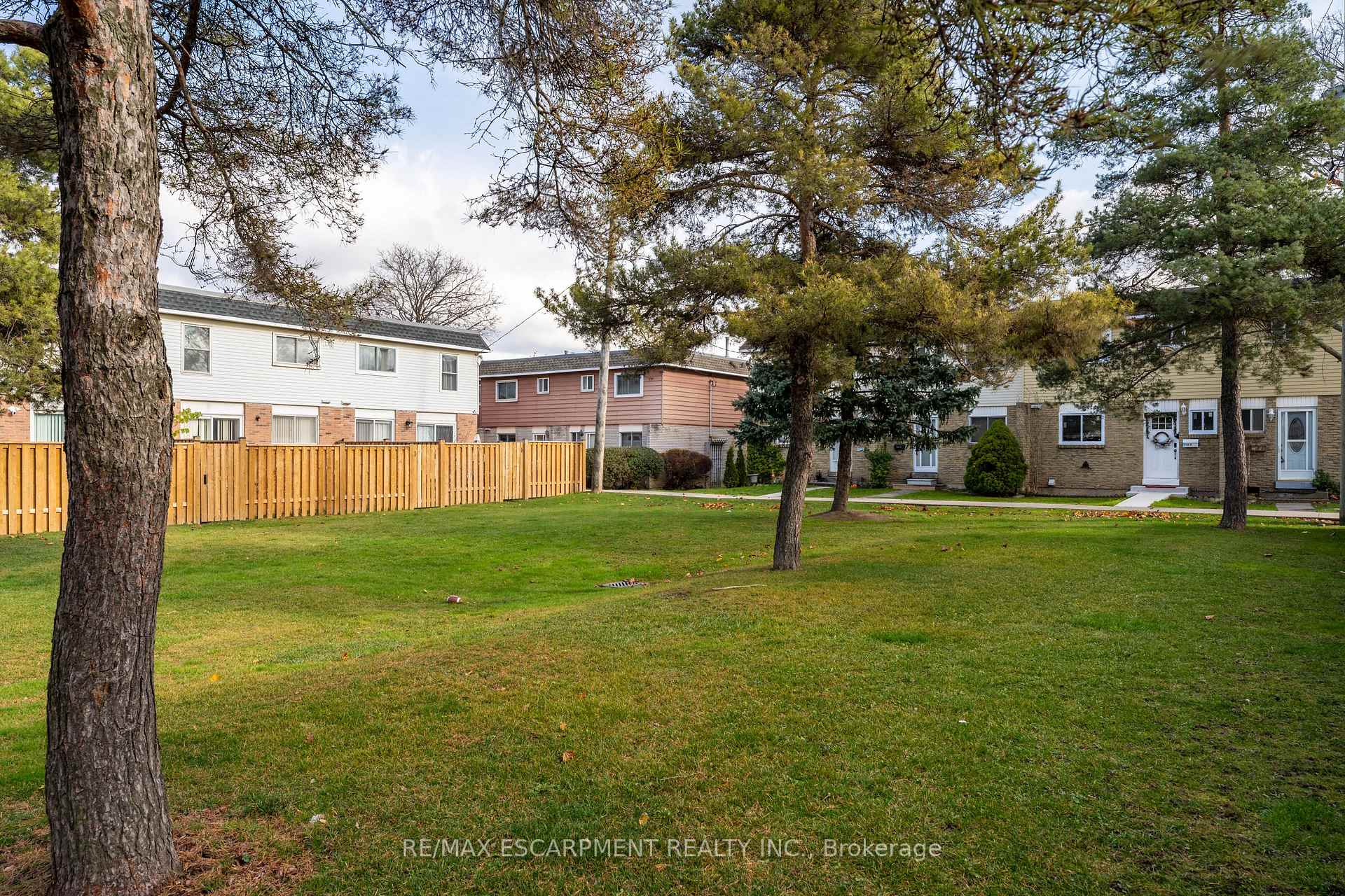 Photo 5 of Unit M, 25 Bryna Avenue, Hamilton, Greeningdon — HOMEH