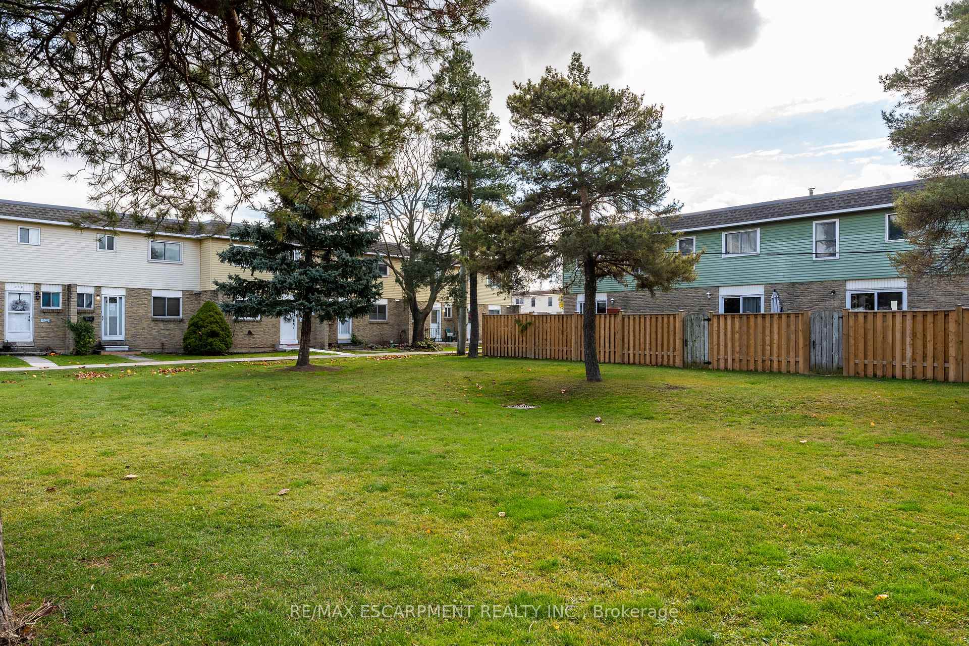Photo 6 of Unit M, 25 Bryna Avenue, Hamilton, Greeningdon — HOMEH