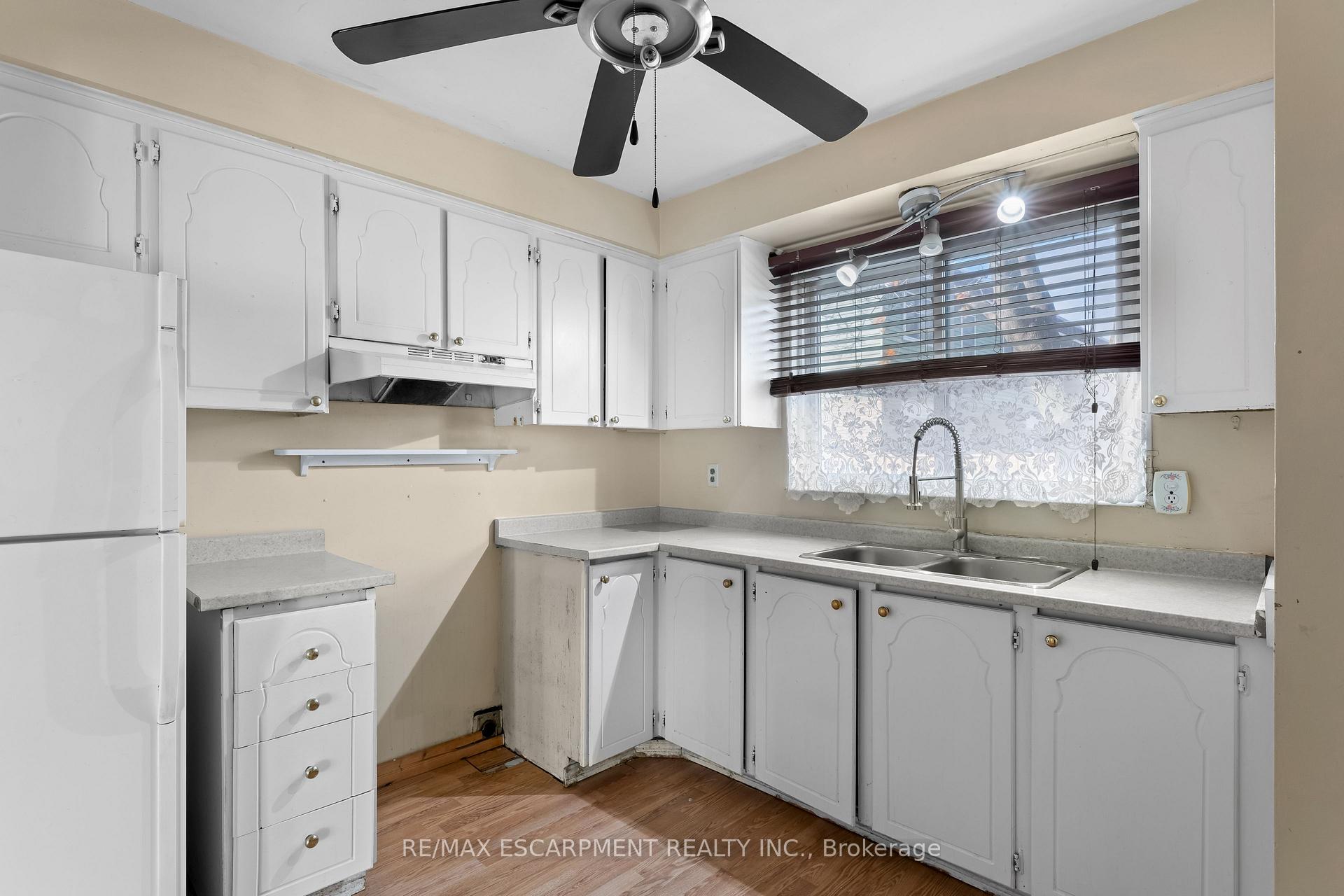 Photo 10 of Unit M, 25 Bryna Avenue, Hamilton, Greeningdon — HOMEH