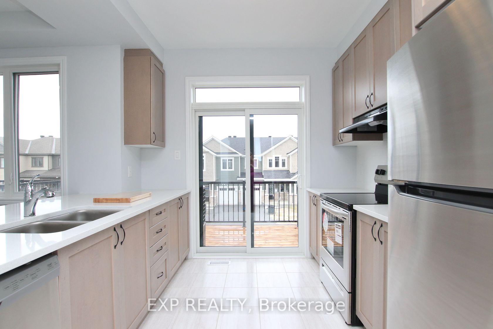 Photo 4 of 39 Lentago Avenue, Ottawa, Barrhaven - Half Moon Bay — HOMEH