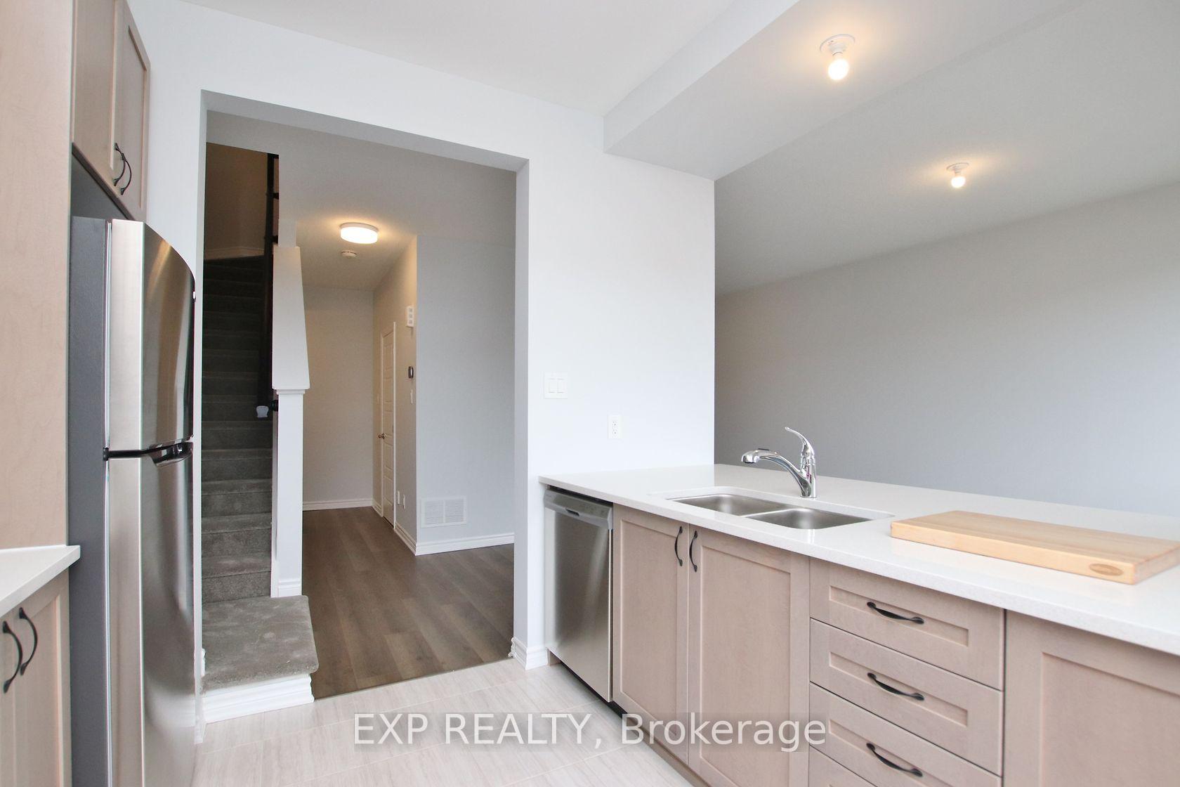 Photo 5 of 39 Lentago Avenue, Ottawa, Barrhaven - Half Moon Bay — HOMEH