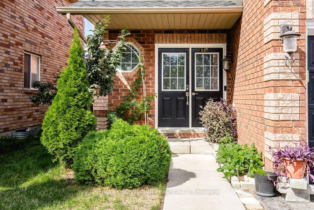 Photo 3 of 16 Bartor Boulevard, Barrie, Painswick South — HOMEH